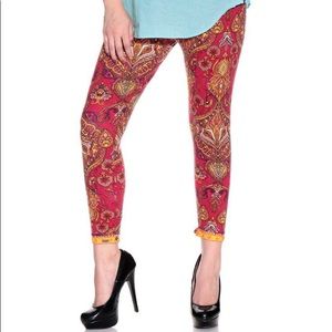 Boho Patterned Capri Length Leggings